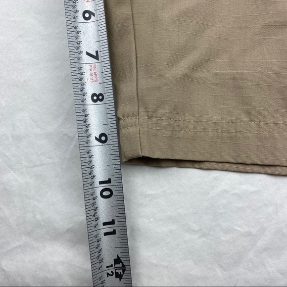 ❌SOLD❌ Under Armour Khaki Cargo Heat Gear Loose - Picture 8 of 8